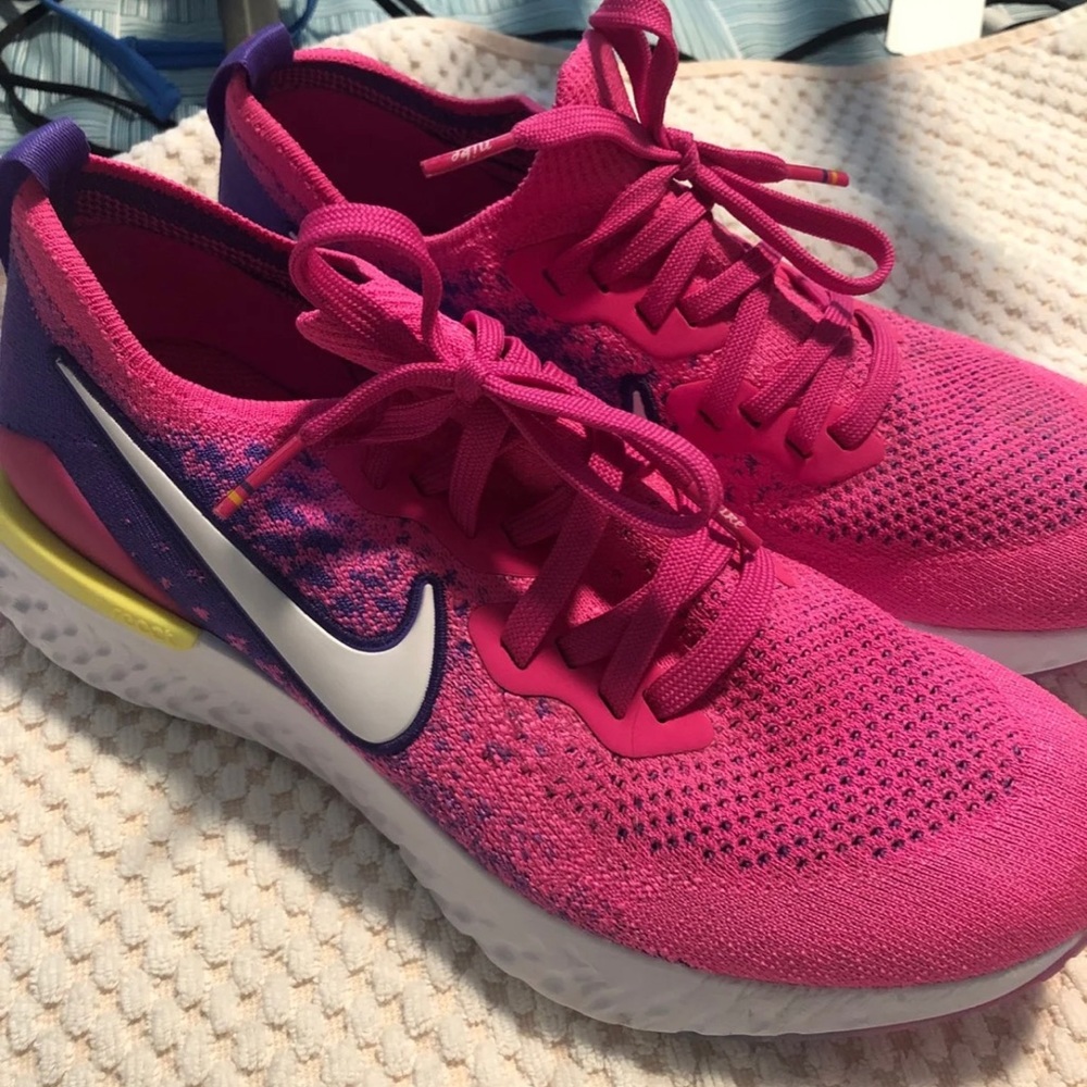 Ladies Nike. Like new without box